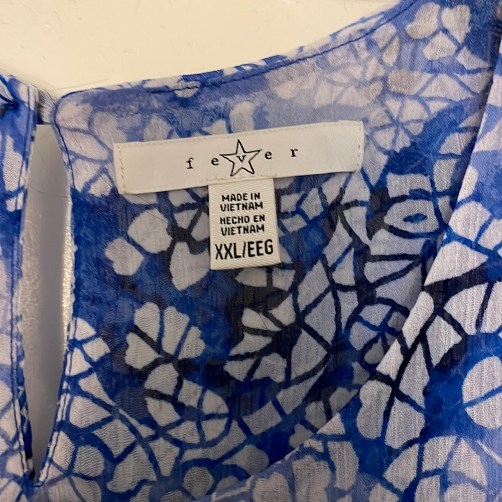 Woman’s plus size sleeveless dress top. Size 2xl